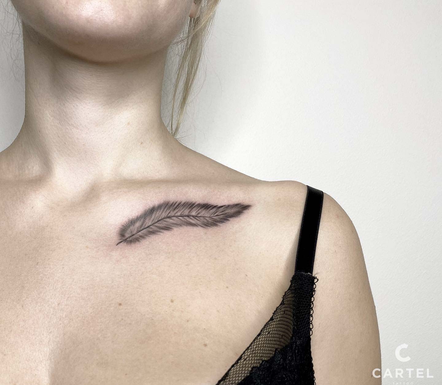 57 Gorgeous Collarbone Tattoos For Women - Our Mindful Life | Collar bone  tattoo, Small shoulder tattoos, Shoulder tattoos for women